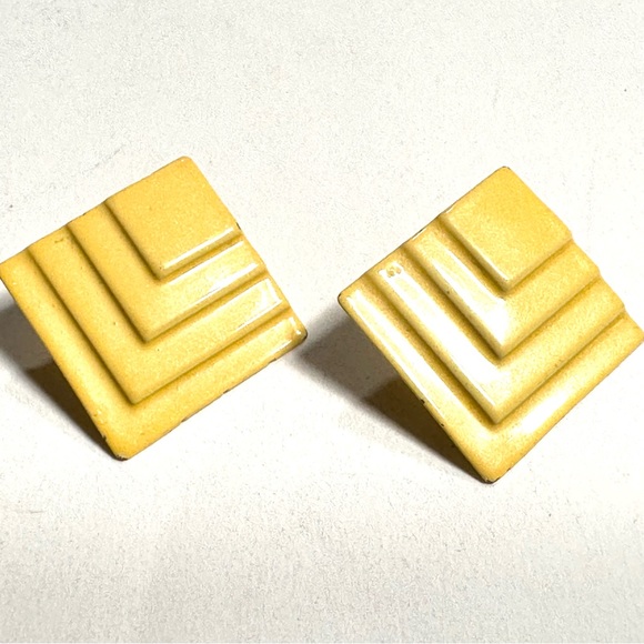 Vintage Solid Yellow Earrings Square with Chevron Shapes Pierced Ears Retro Look - Picture 1 of 4